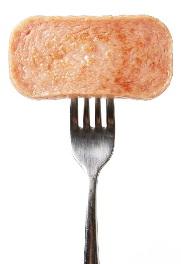 포크에 꽂힌 콩팸 한 조각